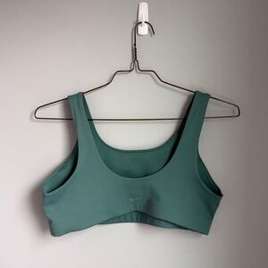 Nike Women’s Alate All U Light Support Lightly Lined U-Neck Sports Bra XL